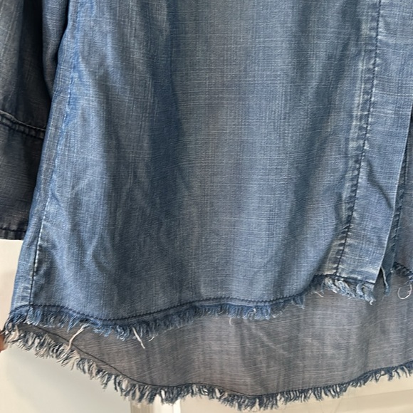 Joh Indigo Blue Tencel Tunic Top w Frayed Hi Lo Hems, Pockets, Hidden Roll Tabs - Picture 5 of 11